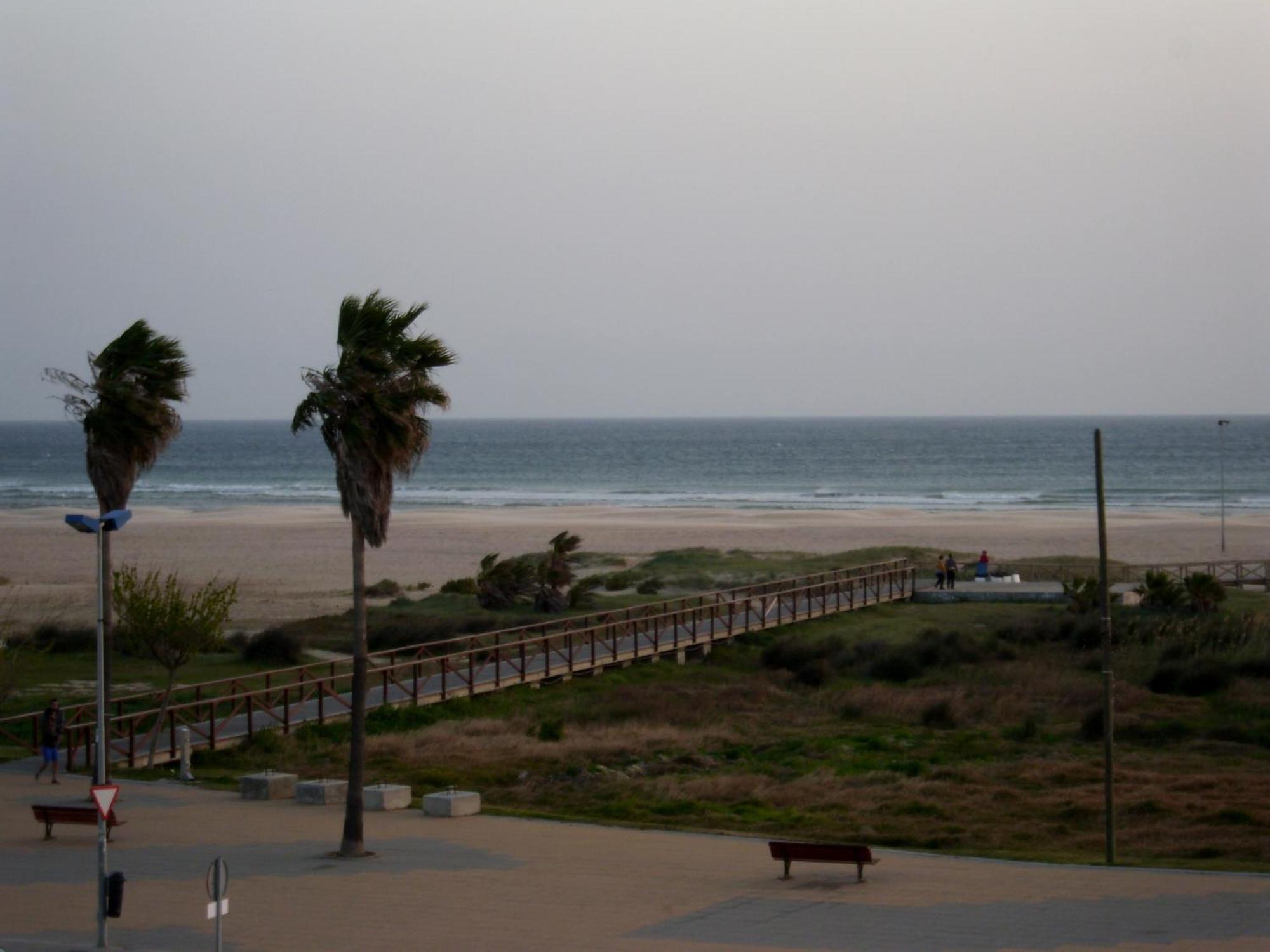 Hostal Sonrisa Del Mar コニル・デ・ラ・フロンテラ エクステリア 写真